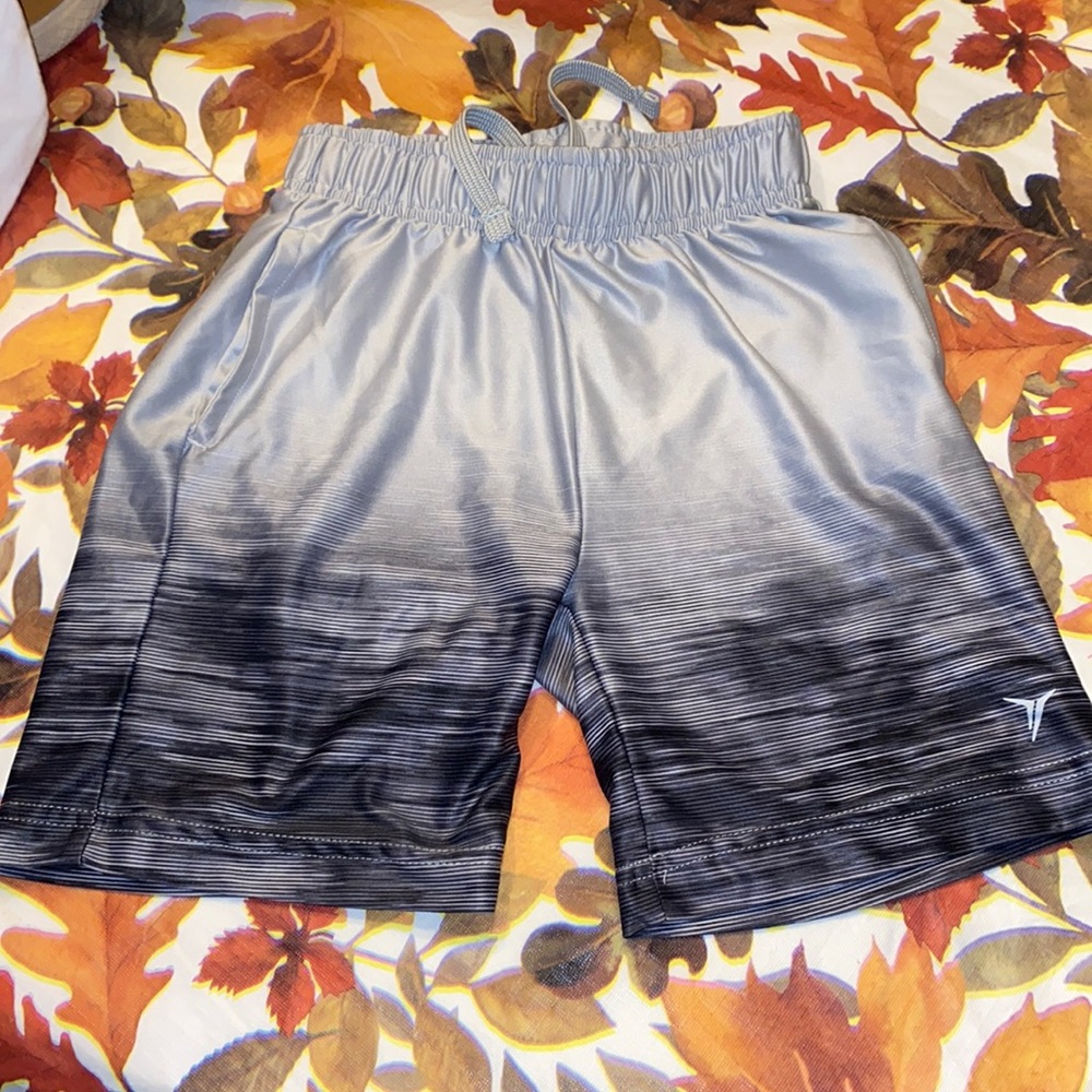 Old Navy Active shorts with pockets